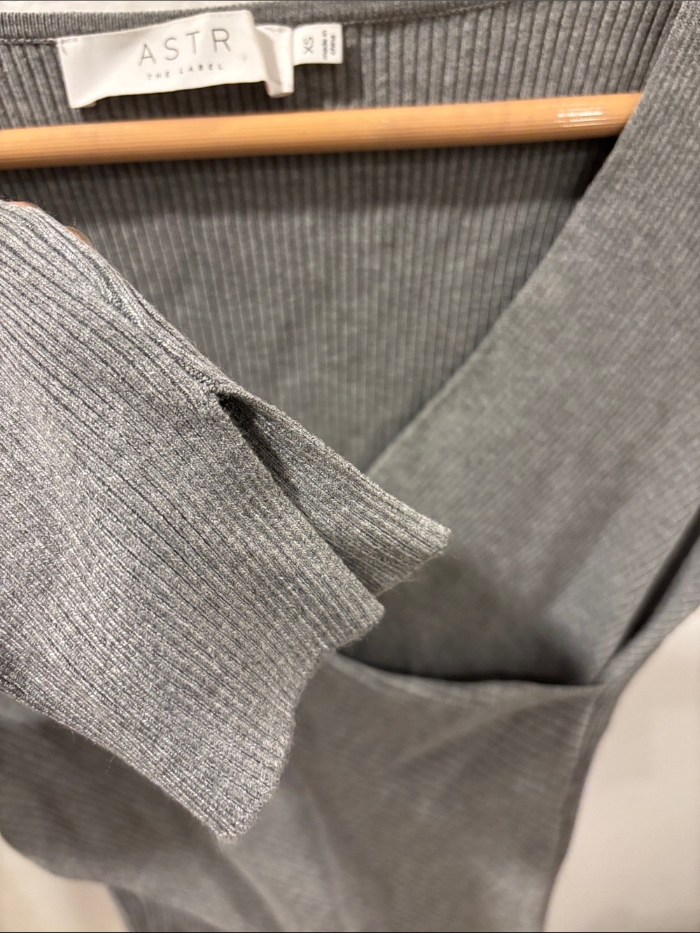 ASTR Gray Ribbed Wrap V-Neck Sweater - Picture 4 of 5